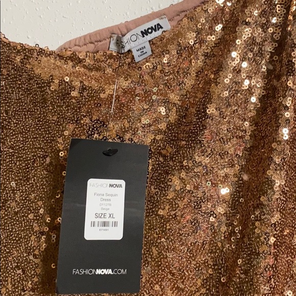 Womens/Juniors sequin dress. - Picture 5 of 5